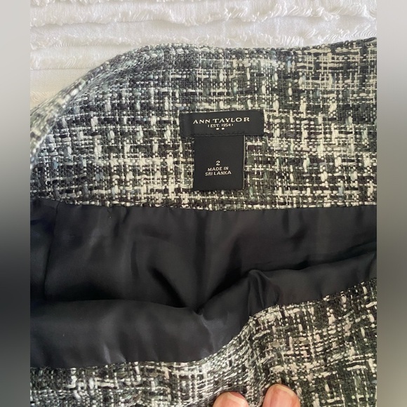 Ann Taylor Black and White Tweed Pencil Midi Skirt Size 2 - Picture 5 of 11